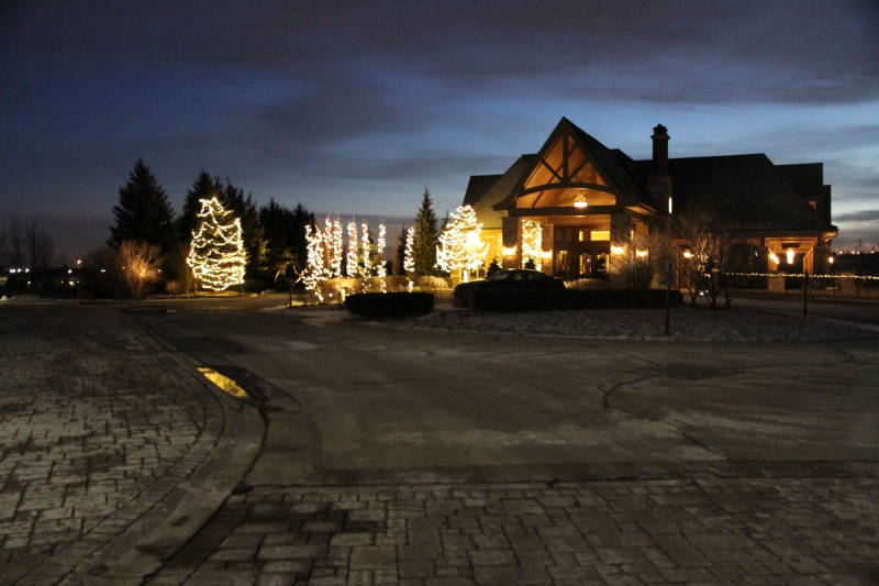 Eagles Nest Golf Course in Maple Christmas lights by LawnSavers