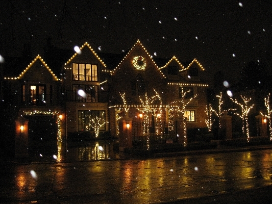 Strathearn Rd Full Christmas decorations mini lights wreath garland house lights