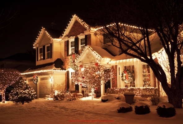 LawnSavers Professional Christmas Decorators in King City, Vaughan, Aurora, North York and Toronto