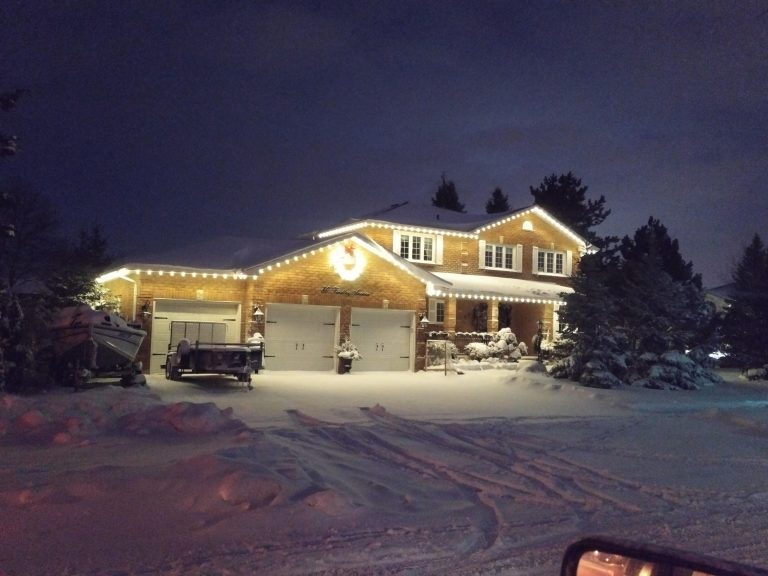 Mississauga Professional Christmas Light Installation | Quick And Easy