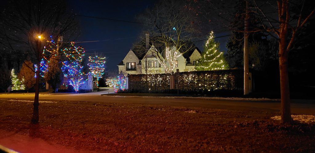 christmas lights toronto installation pic